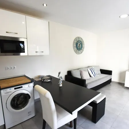 Book Jet - Ursula コスタ・カルマ