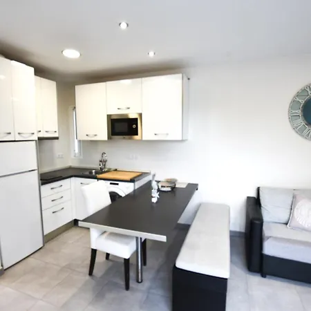 Apartment Book Jet - Ursula